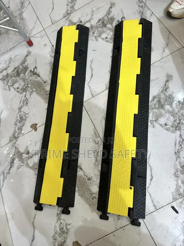 Heavy Duty Cable Protector Ramp Cable & Wire Safety Cover · Photo 1