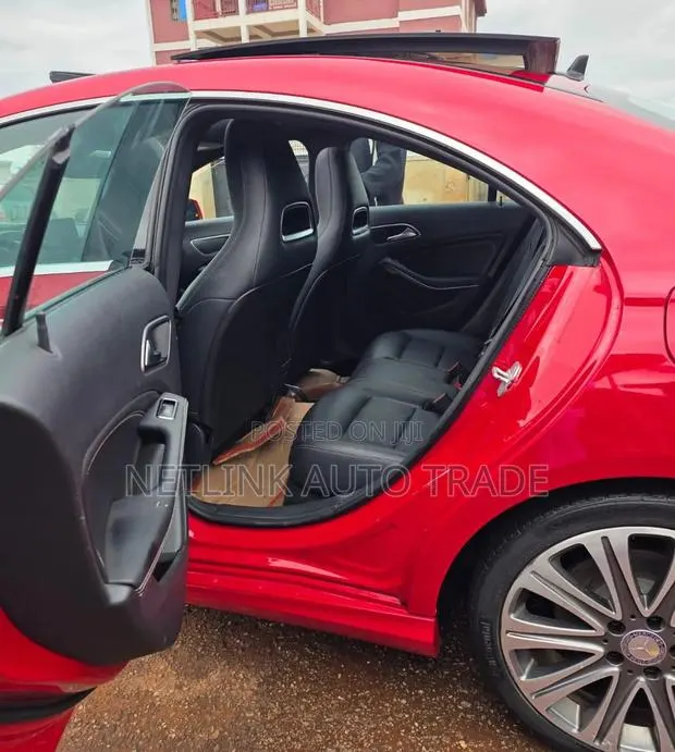 Mercedes-Benz GLA-Class 2017 Red · Photo 1