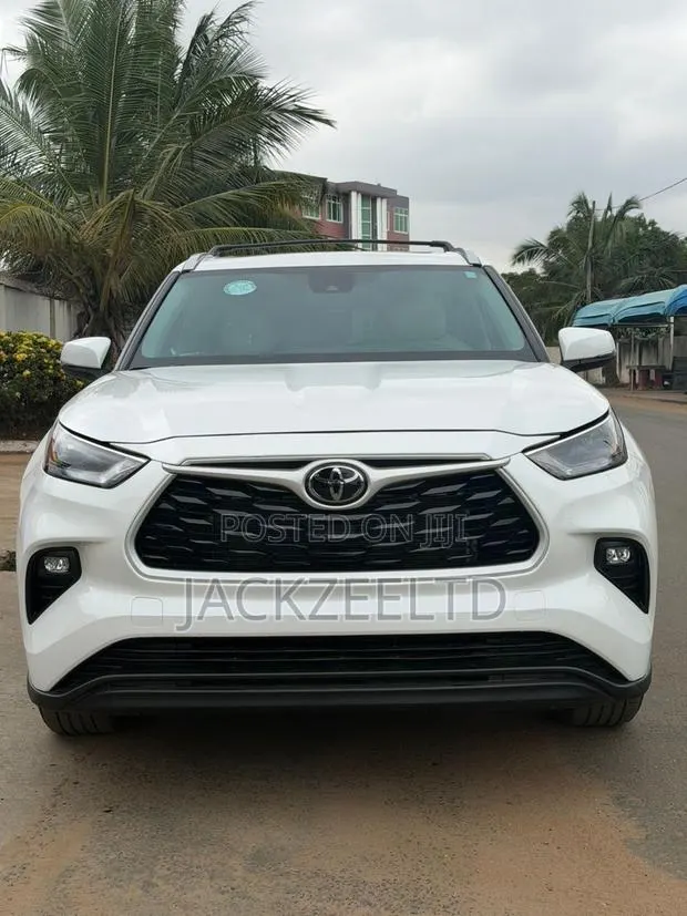 Toyota Highlander XLE AWD 2024 White · Photo 1