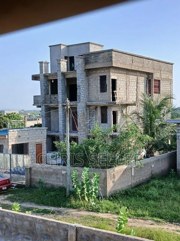 6bdrm Mansion in Prampram for sale · Photo 1