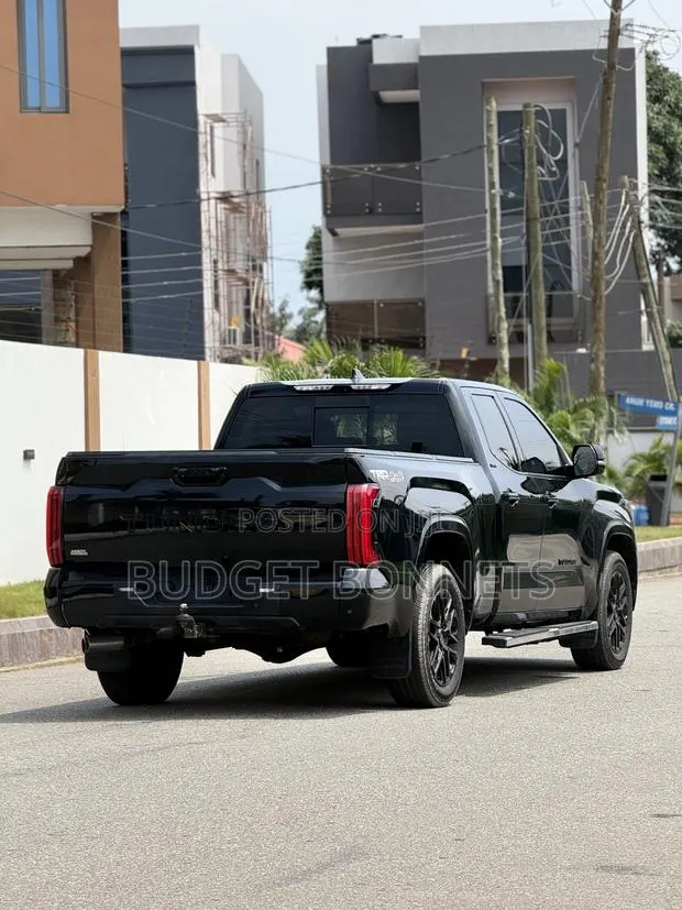 Toyota Tundra SR5 CrewMax 5.5' Bed 2023 Black · Photo 1
