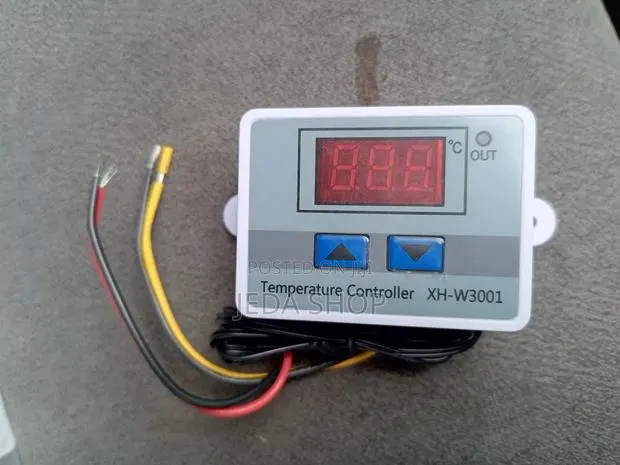 W3001 Temperature Controller · Photo 1