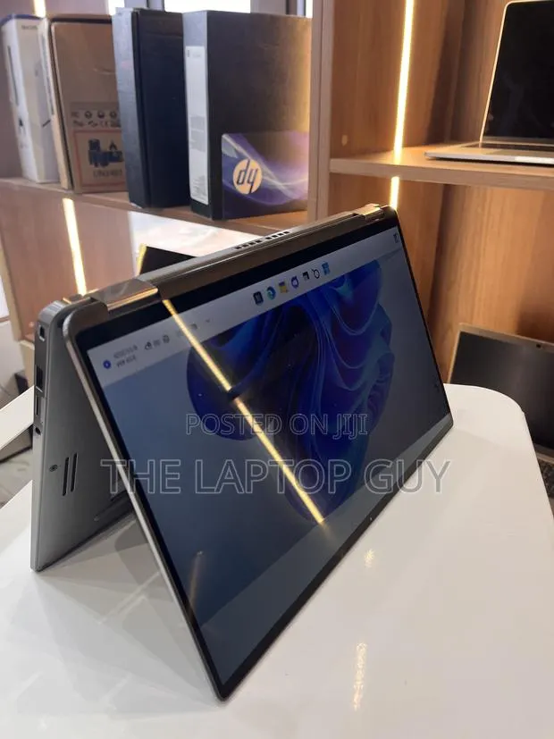 Laptop Dell Latitude 7400 2-in-1 8GB Intel Core i5 SSD 256GB · Photo 1