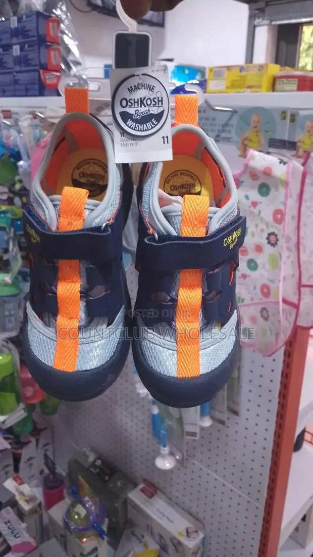OSHKOSH B'gosh Toddler Sandals · Photo 1