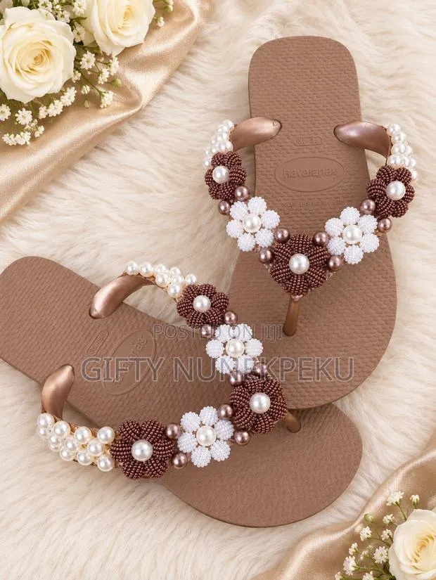 Luxury Pearl Beaded Floral Slippers for Ladies · Photo 1