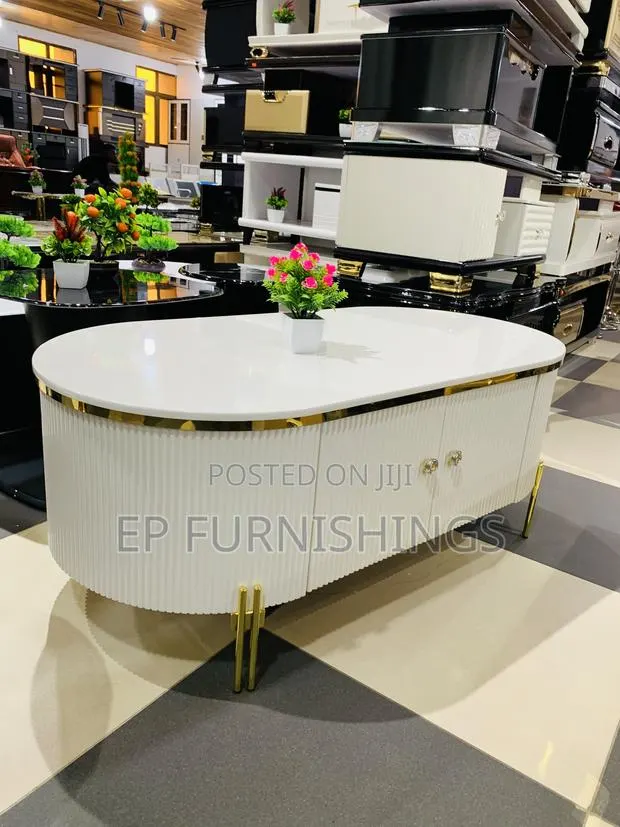 Glossy Centre Table · Photo 1