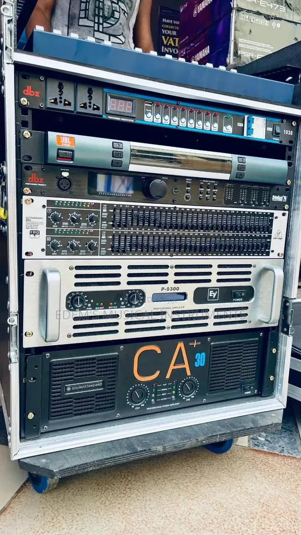 Amplifiers · Photo 1
