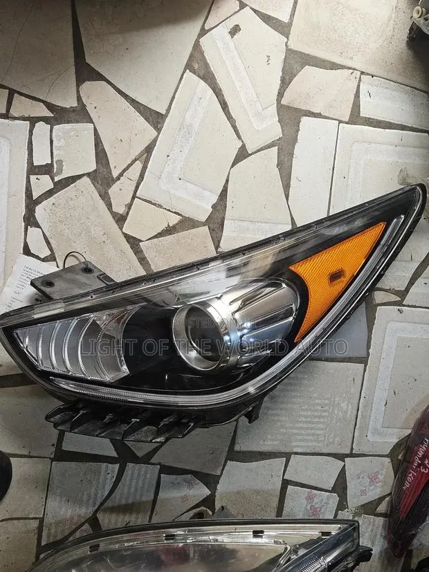 Kia Niro Headlight Left Side 2019 · Photo 1