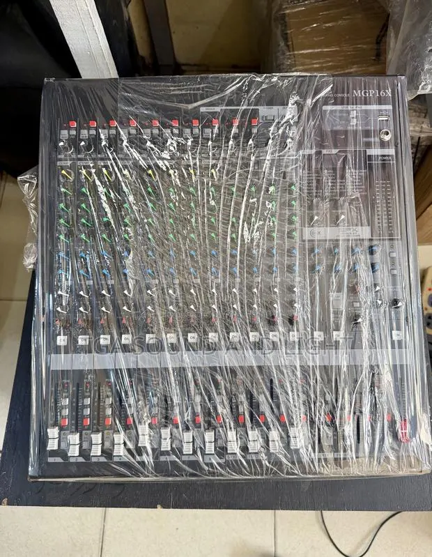 Yamaha Mgp16x 16 Channels Mixer With Usb and Fx · Photo 1