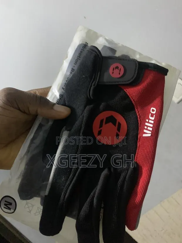 Hand Gloves · Photo 1