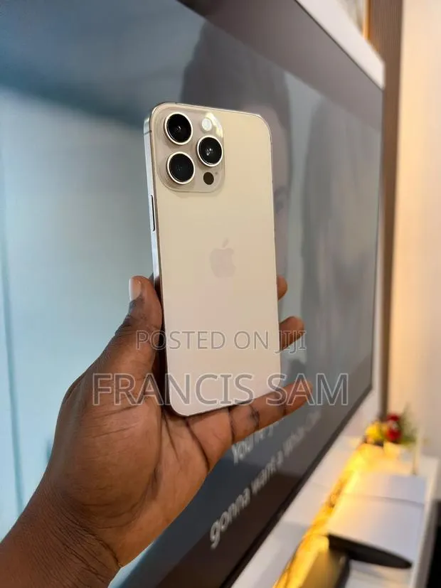 Apple iPhone 14 Pro Max 128 GB Gold · Photo 1
