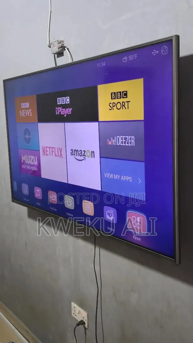 Hisense 55" Smart TV · Photo 1
