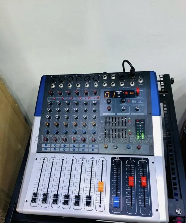 Yamaha KV60 6 Channels Powered Mixer · Photo 1