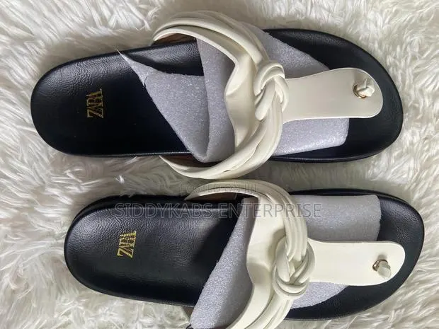 Zara Slippers · Photo 1