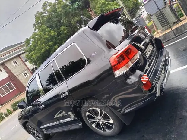 Car Rentals V8 for Hiring Land Cruisers for Rent in Ghana · Photo 1