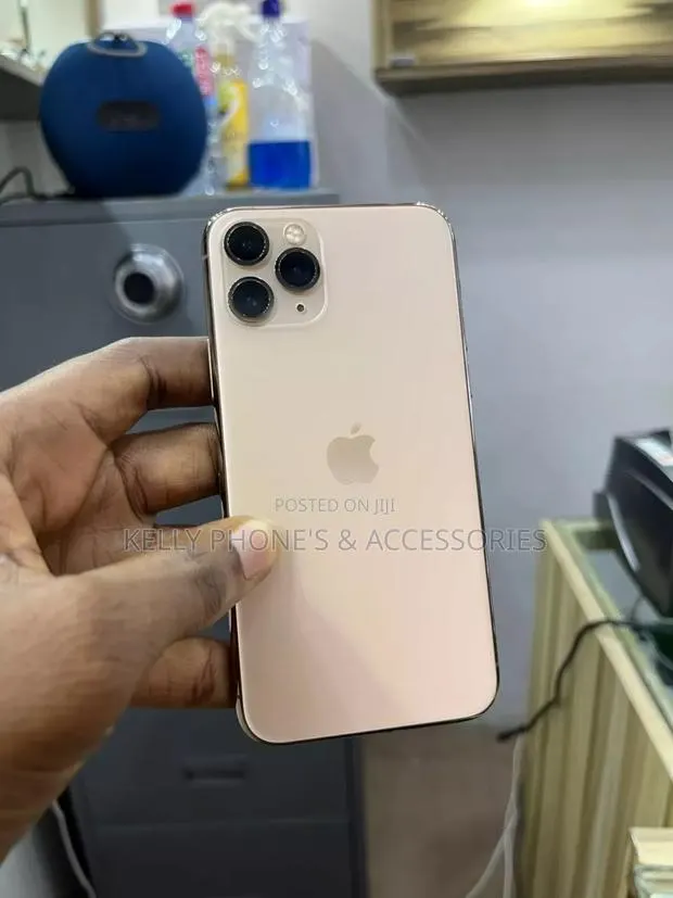 Apple iPhone 11 Pro 64 GB Gold · Photo 1