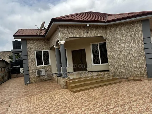 Furnished 5bdrm House in Lakeside for sale · Photo 1
