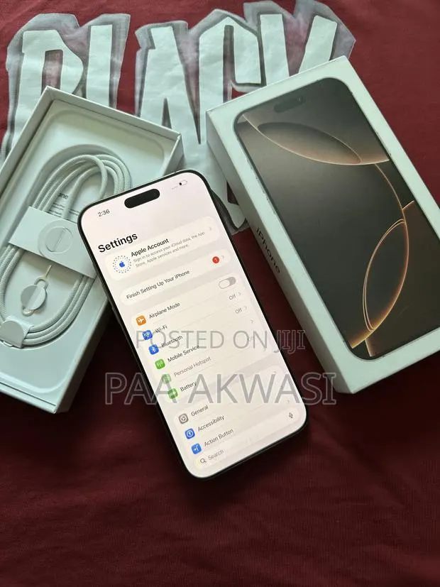 Apple iPhone 16 Pro Max 256 GB Gold · Photo 1