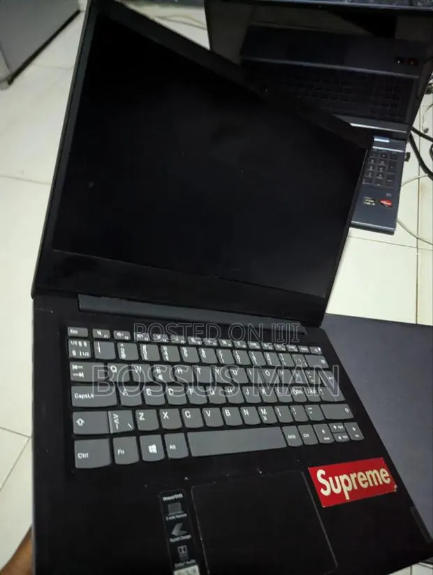 Laptop Lenovo 4GB AMD Ryzen 3 SSD 128GB · Photo 1