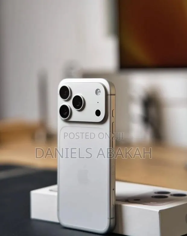 New Apple iPhone 17 Pro Max 512 GB Silver · Photo 1