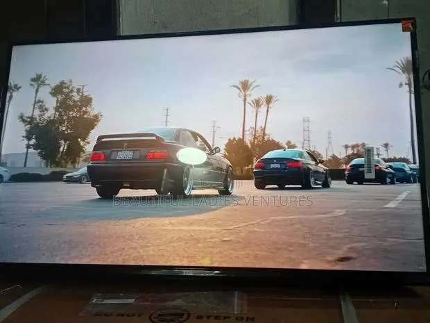 TCL 32” Smart Digital Television With Stunning Display · Photo 1
