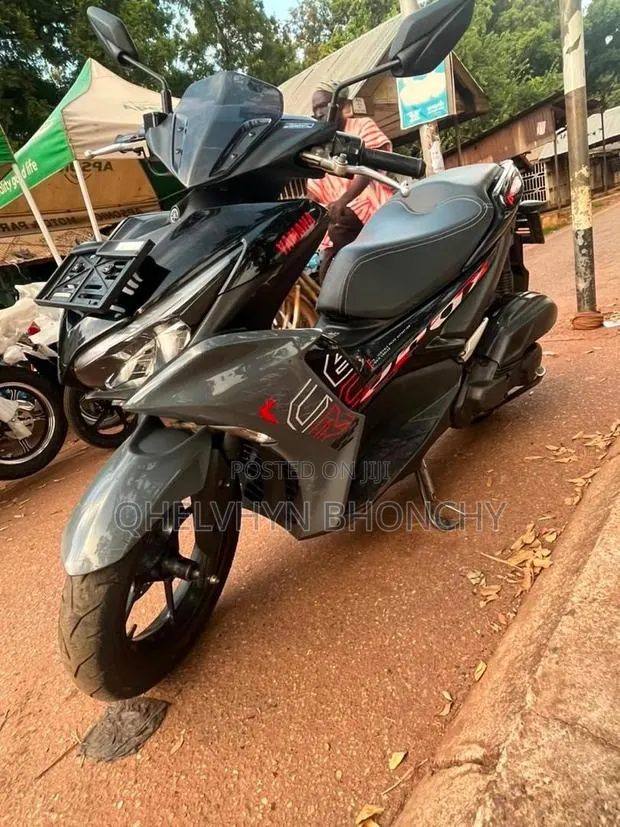 Yamaha Aerox 2022 Gray · Photo 1