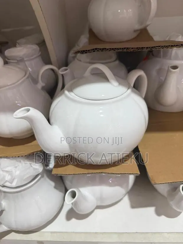 Porcelain Teapot · Photo 1