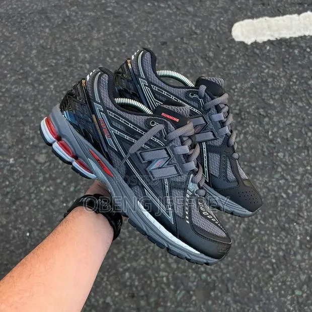Original New Balance 1906 Sleek Black · Photo 1