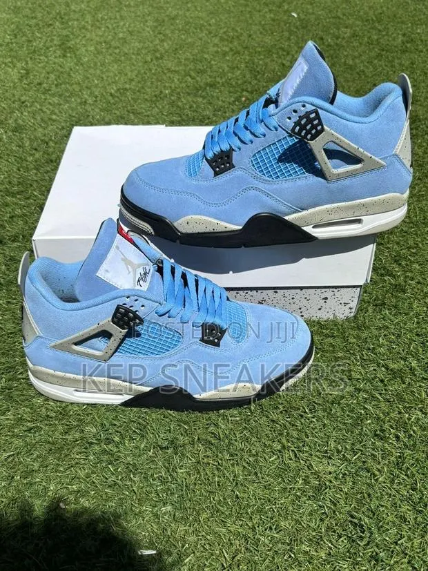 Air Jordan 4 Retro "University Blue" · Photo 1