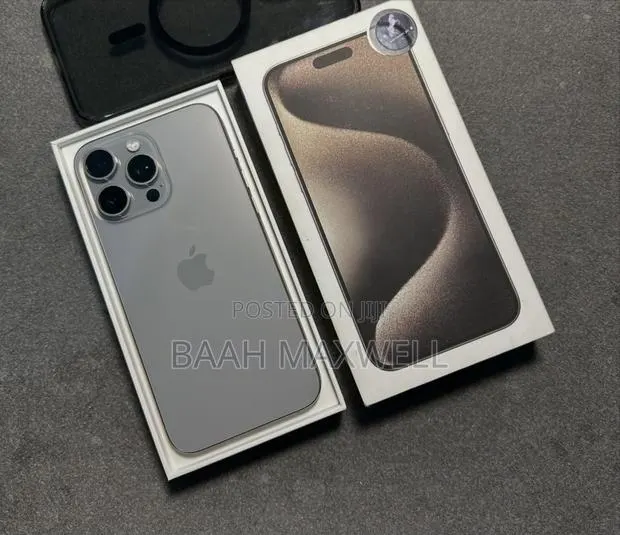 Apple iPhone 15 Pro Max 256 GB Silver · Photo 1