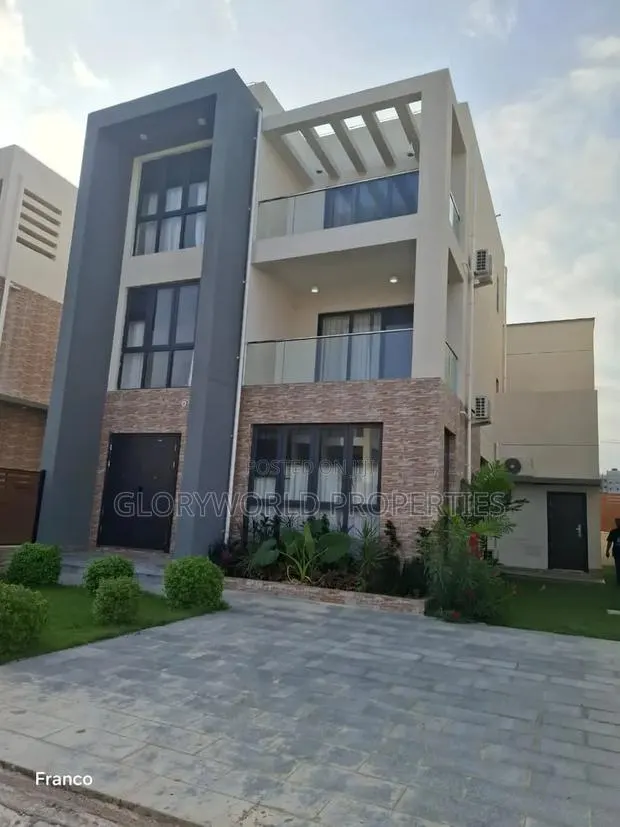 Furnished 5bdrm Duplex in Sakumono for sale · Photo 1