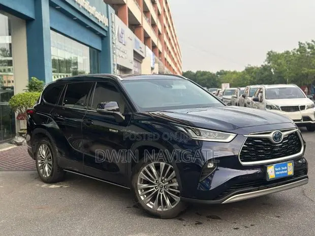 Toyota Highlander XLE 2022 Blue · Photo 1