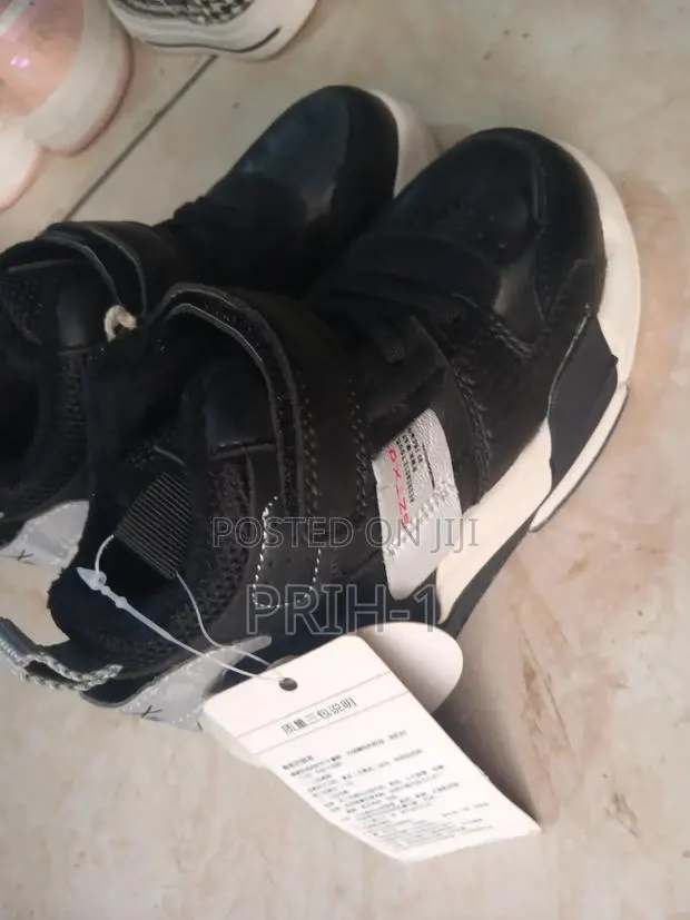 Kids Sneakers · Photo 3