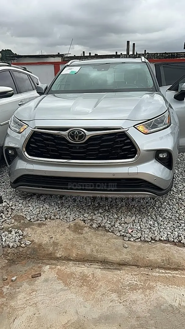 Toyota Highlander Limited AWD 2023 Gray · Photo 1