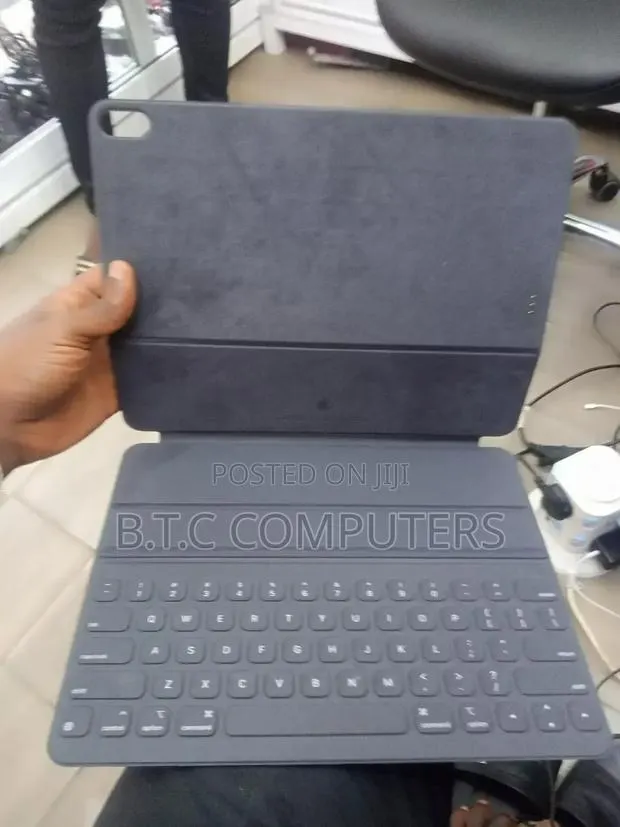 iPad Pro 12.9" Tablet Case With Keyboard Water Resistant · Photo 1
