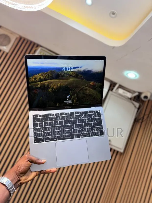 Laptop Apple MacBook Air 2018 8GB Intel Core i5 SSD 256GB · Photo 1
