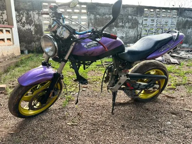 Honda Hornet 2000 Purple · Photo 1