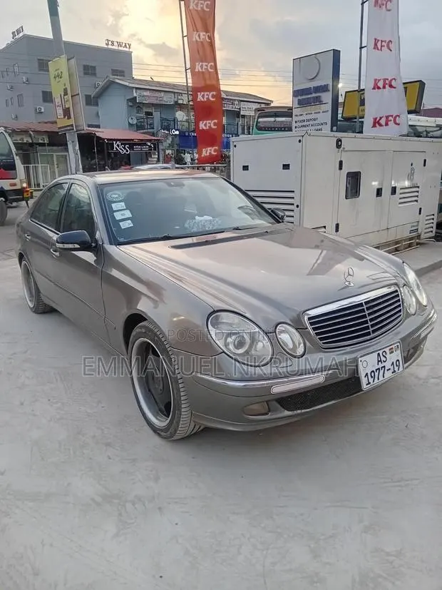 Mercedes-Benz E300 2015 Beige · Photo 1