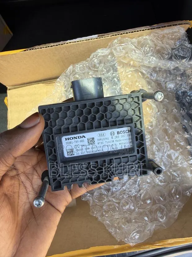 Honda CR-V Front Distance Radar Sensor 36801-Tny-A03 2017-2022 · Photo 1