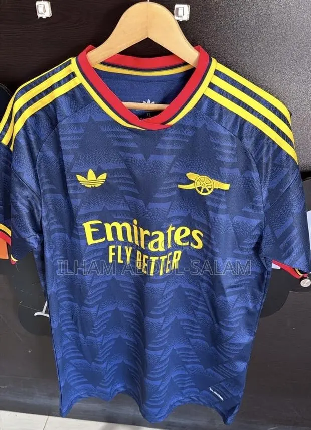 Arsenal Away Jersey · Photo 1