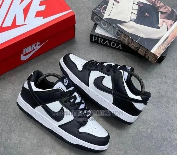 Dunk Low Retro "Black / White · Photo 1