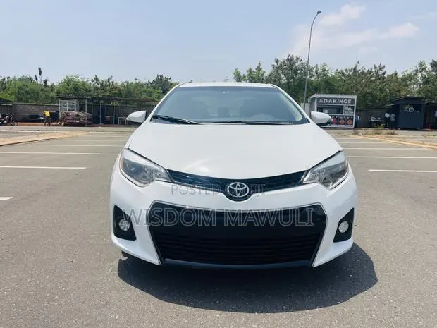 Toyota Corolla 2016 White · Photo 1