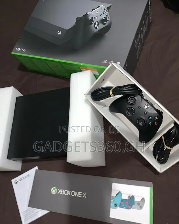 Microsoft Xbox One X (1TB + 12GB RAM) · Photo 1