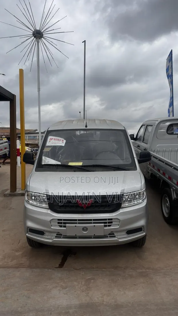 New Wuling Rongguang 2025 Silver