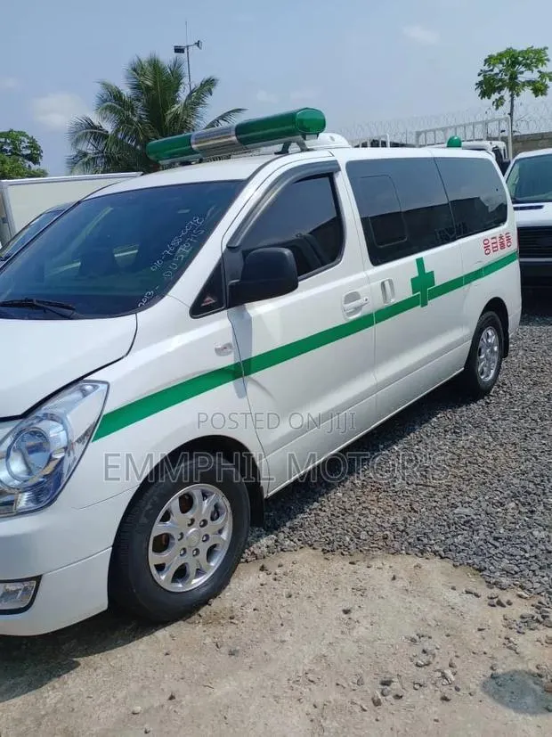 Hyundai Starex 2014 White · Photo 1