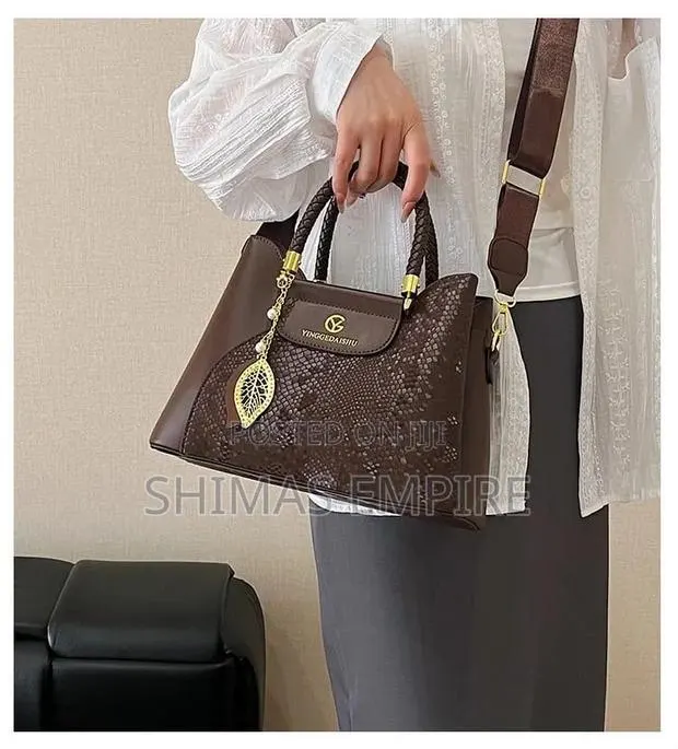 Versatile Handbag, Casual and Corporate · Photo 1