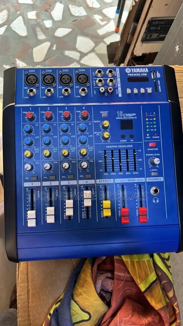 Yamaha 4 Channel Powered Mixer · Photo 1