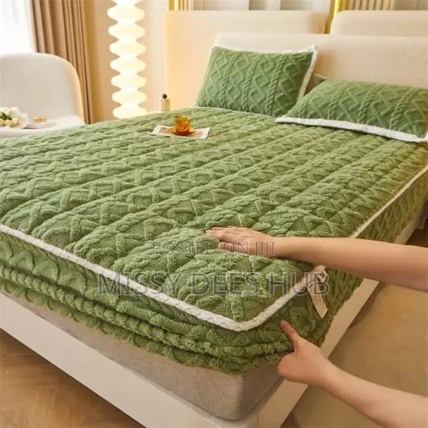 Fluffy Bedsheet · Photo 1
