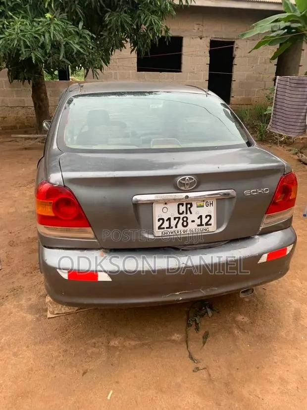 Toyota Echo 2006 Silver · Photo 1