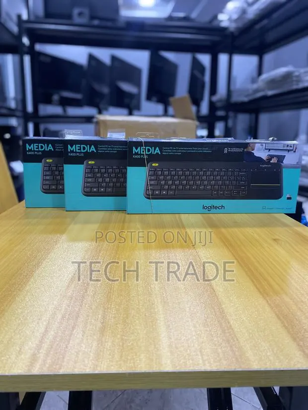 (Usa) Original Logitech Plus Keyboard With Trackpad · Photo 1